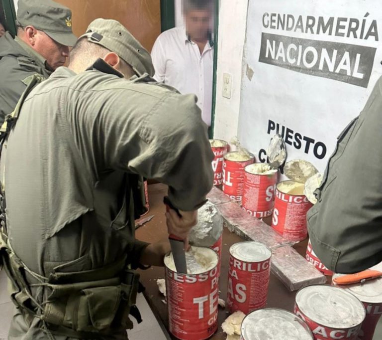 Tucumán: hallan 13 kilos de cocaína y 42 kilos de marihuana escondidos en latas de pintura