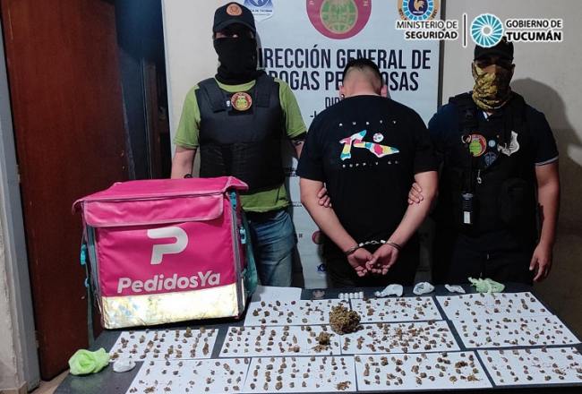 Atrapan al dealer “Cabeza y payaso”, vestido de Pedidos Ya