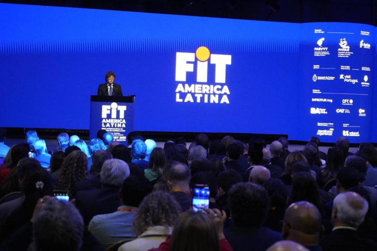 Milei apostó a Argentina como «punta de lanza global de turismo» en el FIT