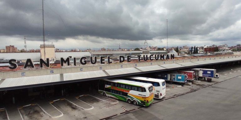La Provincia enfrenta un reclamo millonario de la concesionaria de la Terminal de Ómnibus en medio de la transición del servicio