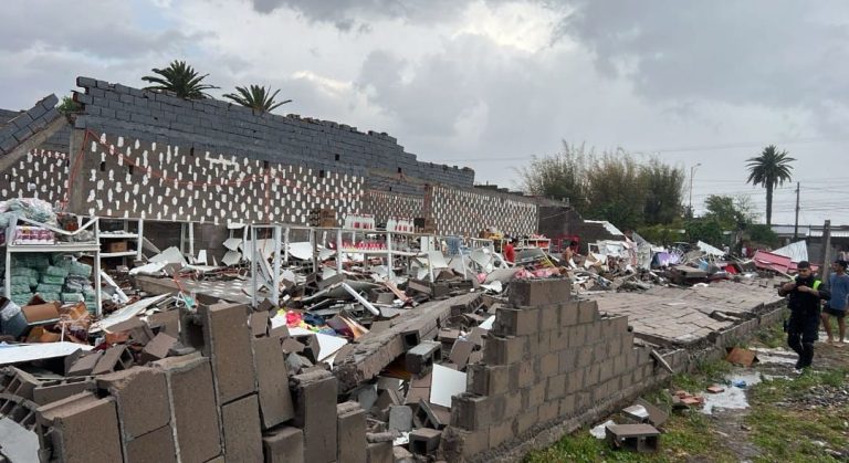 Colapso de un supermercado en Delfín Gallo tras un fuerte temporal: hay siete heridos y amplio operativo de asistencia