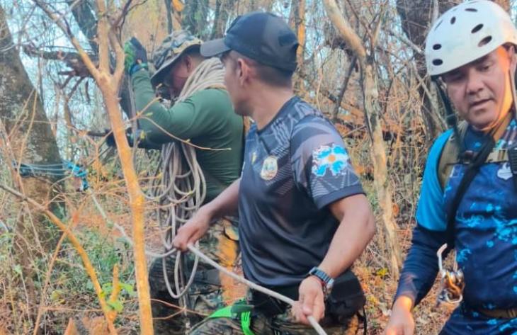 Rescatan a joven tras caída de 15 metros en cascada de Aguas Chiquitas