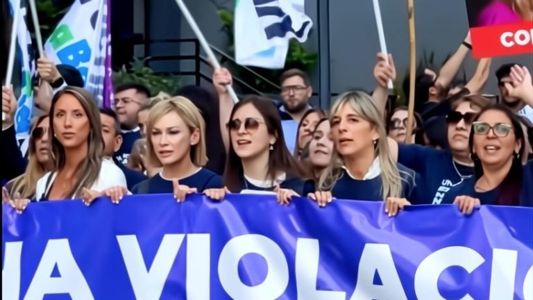Las bancarias tucumanas realizaron una insólita marcha pseudo feminista para defender a Cisneros