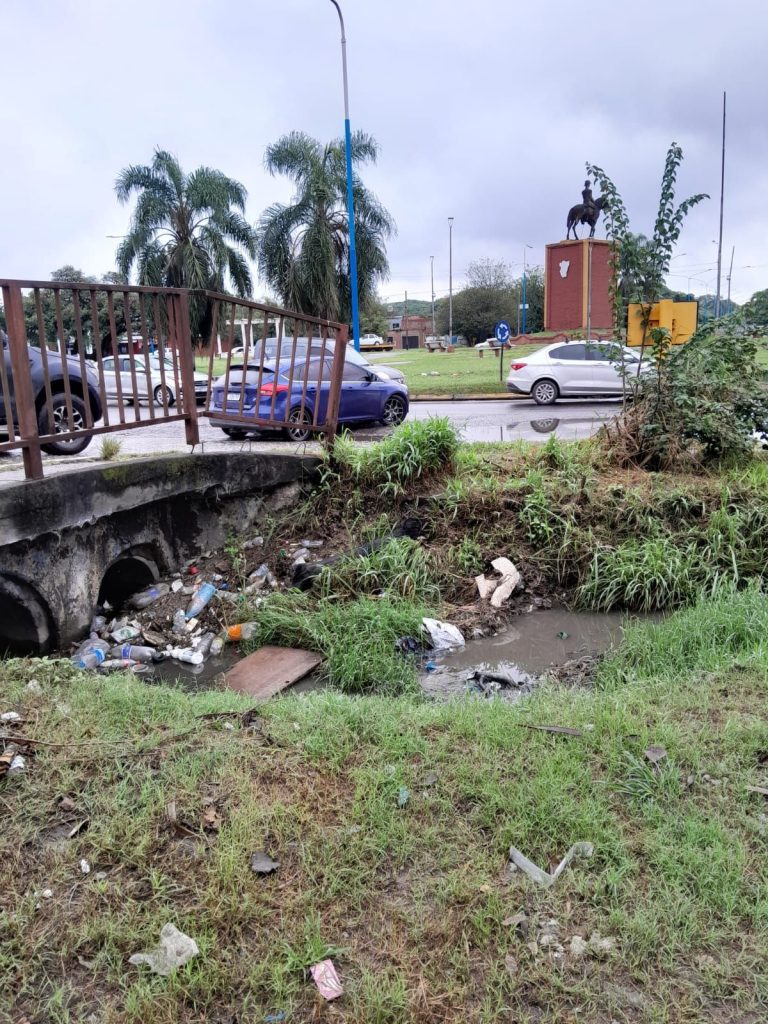 Crisis hídrica en Tucumán: falta de agua, derrame de aguas cloacales, agua de mala calidad y boletas abusivas