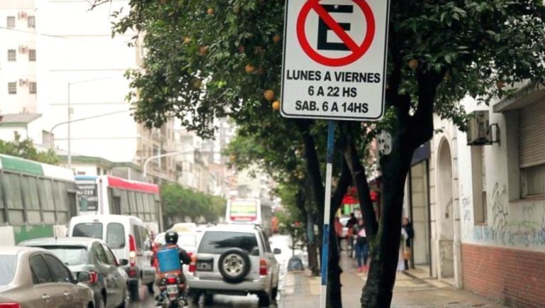 Detuvieron a un hombre por amenazar con un arma a una mujer en una discusión de tránsito en pleno centro
