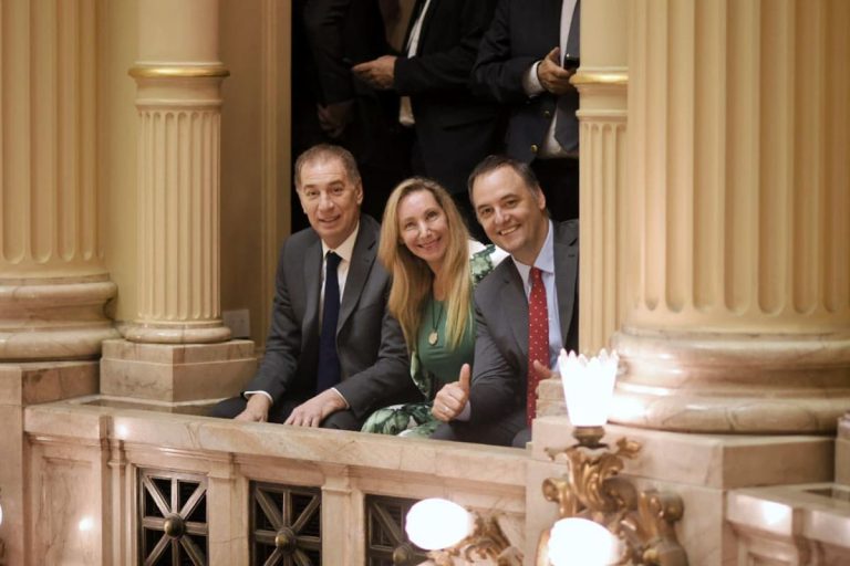 Villarruel y Karina Milei: Tensa pelea por un palco en el recinto