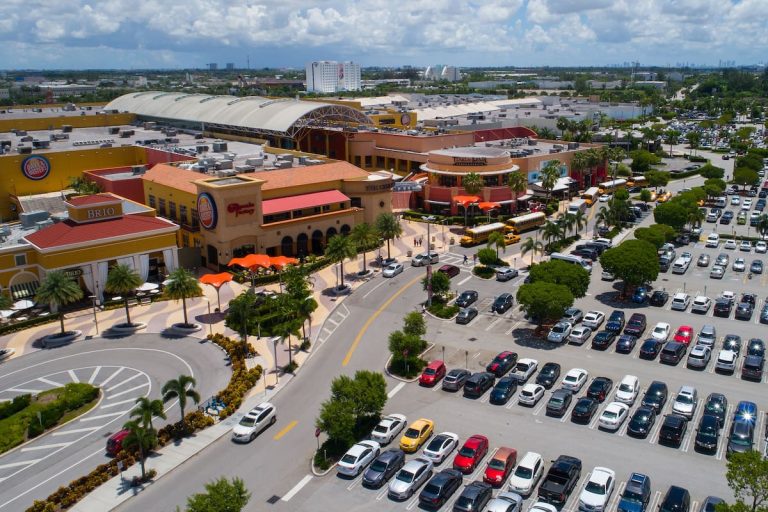 Cinco turistas argentinos detenidos en Miami por robar en tiendas del Dolphin Mall