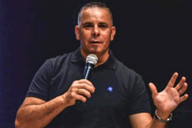 Pastor detenido en country: cinco fieles lo acusan de abusos dentro del templo