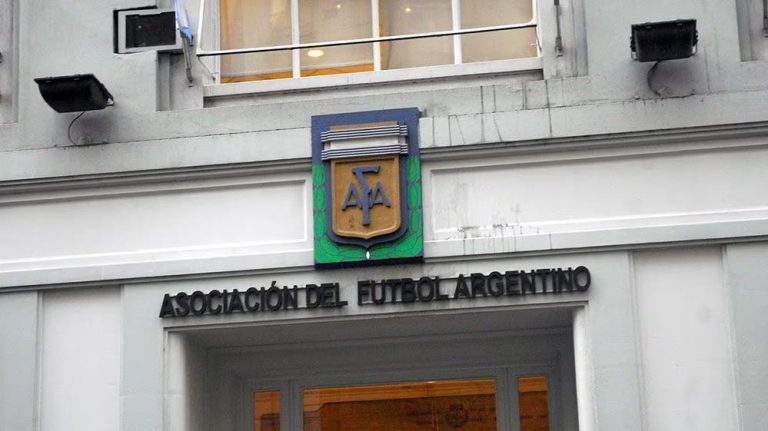 Allanan la sede de la AFA y varios clubes por el caso «Sur Finanzas»: una investigación clave en el fútbol argentino