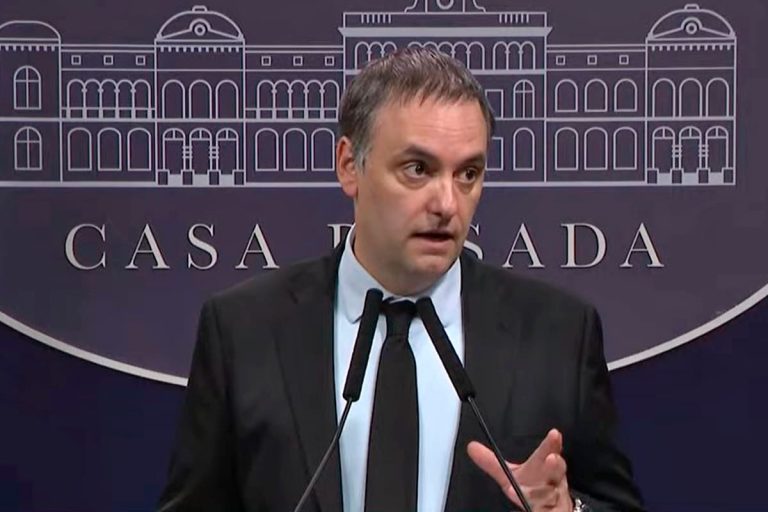 Manuel Adorni: antes de ser funcionario, ganó un juicio por trabajo en negro y cobró más de US$60.000