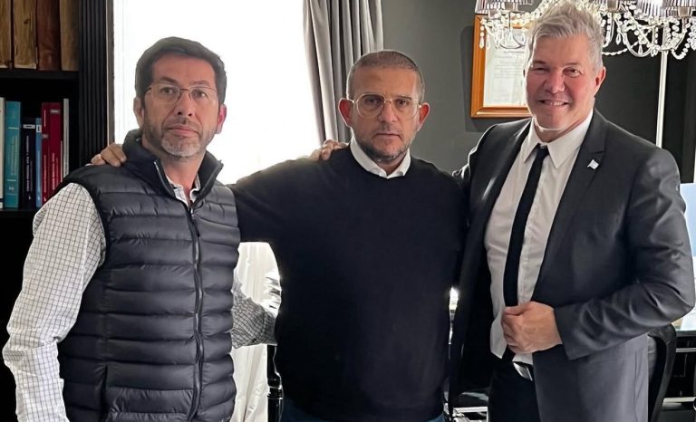 Juró Burlando con palabras grandilocuentes y moralistas sin aclarar quién pagará sus honorarios