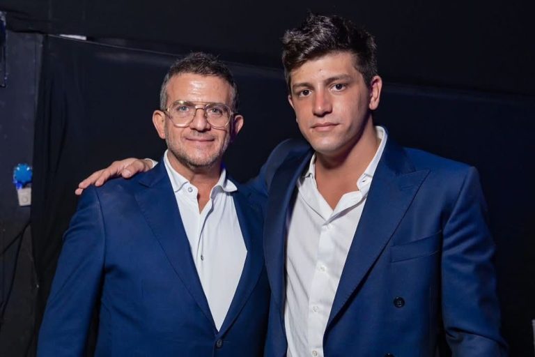 Petraglia junto a Cisneros.