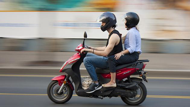 La locura es total: La Capital quiere limitar a los Uber Moto y se espera una cacería contra los trabajadores