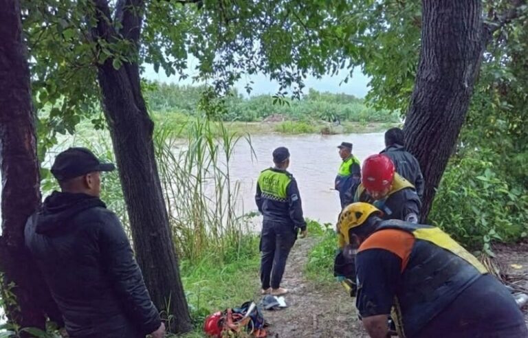 Padre se arroja al río Salí para salvar a sus hijos: hallan su cuerpo sin vida tras la crecida