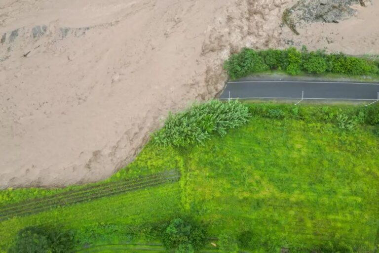 Ruta 321 colapsada: una crecida histórica del Río Lules la deja intransitable
