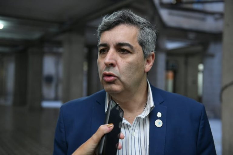 DNU a favor de contratistas del Estado: el Gobierno defiende su constitucionalidad