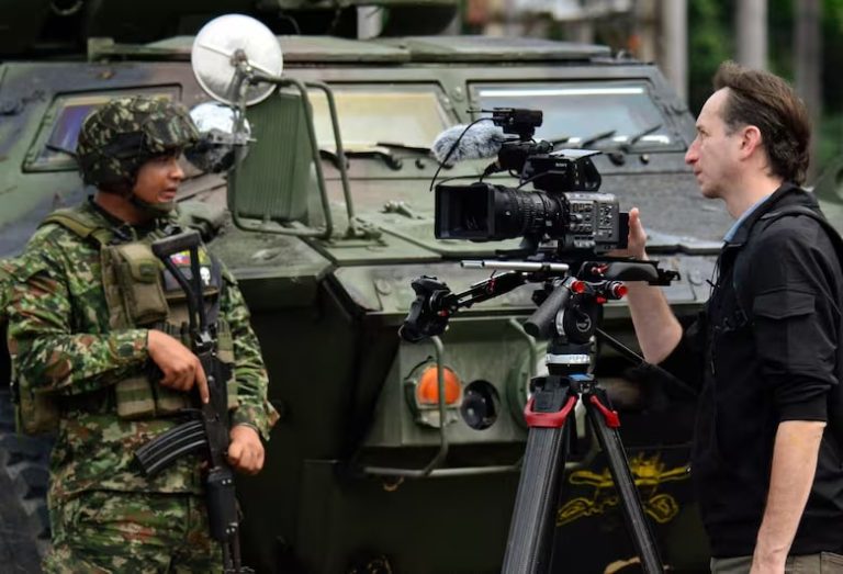 Tras la caída de Maduro, el régimen chavista intensifica la represión y militariza las calles