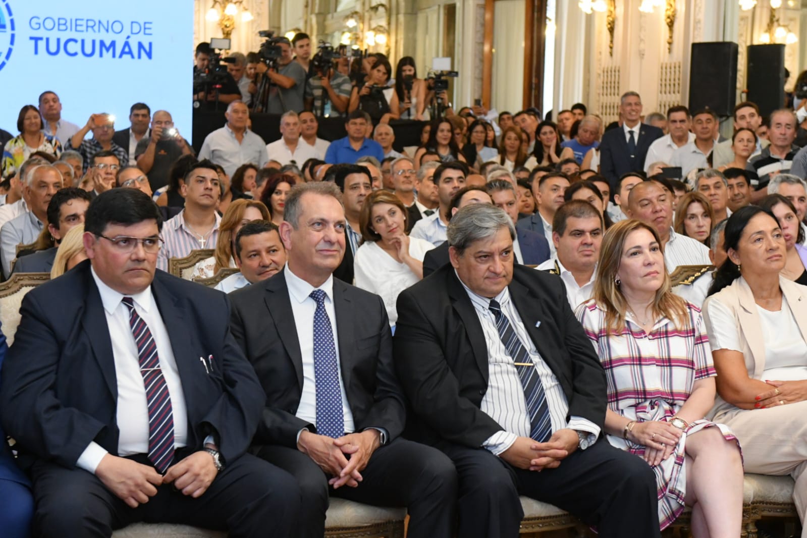 El saliente José Díaz, junto a Bustamante y Norry.