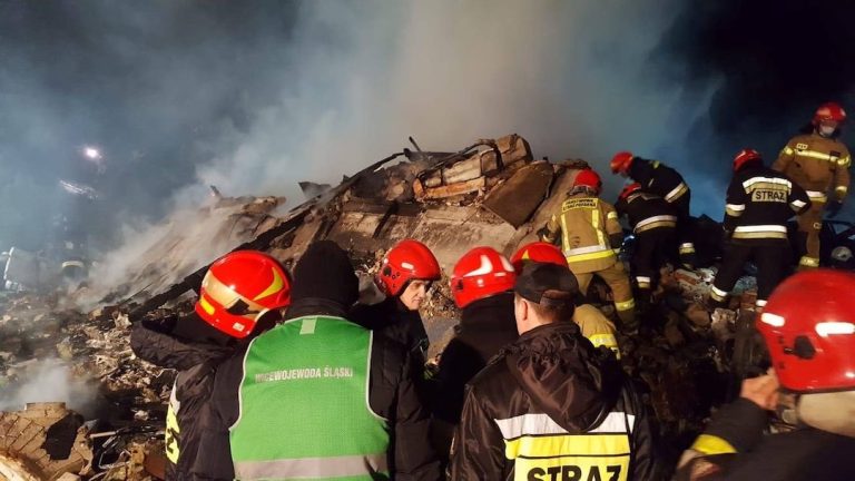 Tragedia en los Alpes Suizos: un incendio en un bar turístico de esquí dejó decenas de muertos