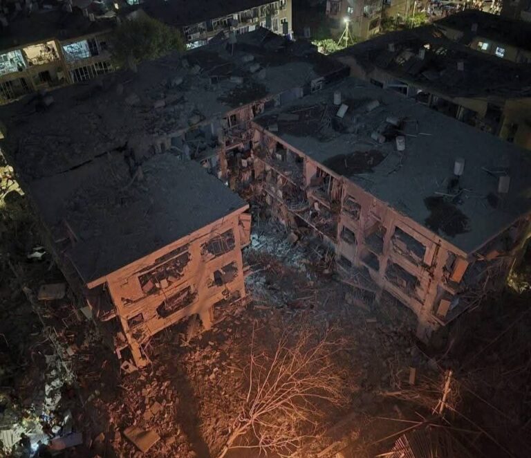 Irán lanzó misiles contra Dimona, donde se encuentra el principal centro nuclear israelí: al menos 40 heridos