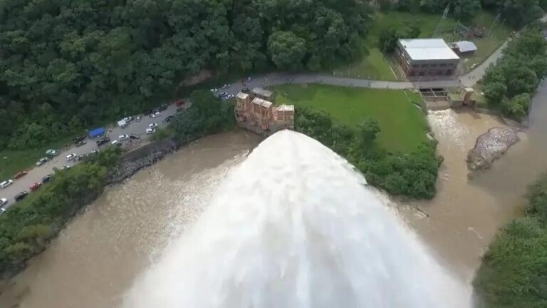 El Cadillal y Escaba están al tope: hay más de 4.500 evacuados en la provincia