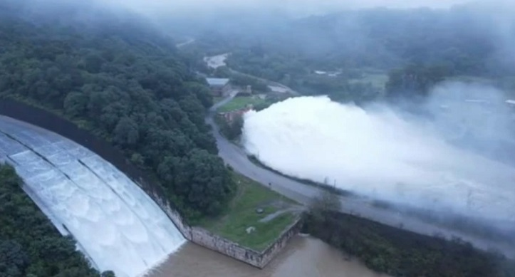 El Cadillal en el límite: Jaldo visitó las regiones inundadas