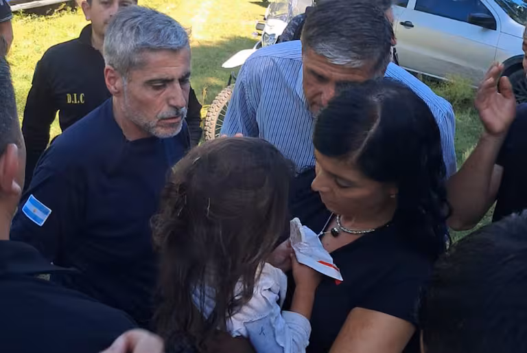 Hallaron este mediodía a Esmeralda, la niña desaparecida ayer en Cosquín