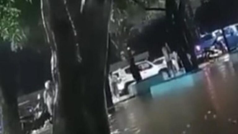 Los vecinos del niño electrocutado apuntan a la feria callejera que había en la cuadra de la tragedia