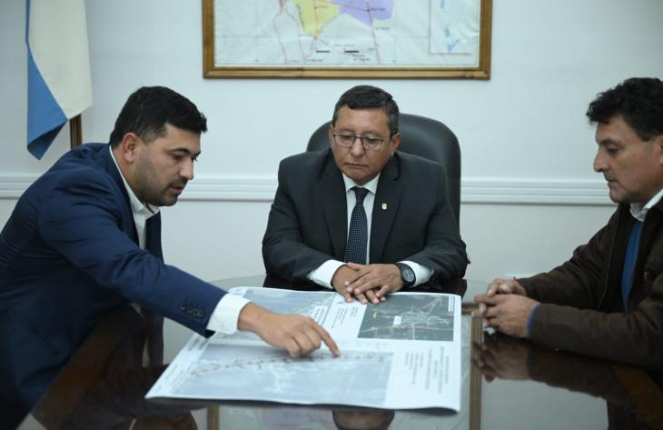Denuncian millonarias contrataciones a una empresa vinculada a Gladys Medina y Darío Monteros