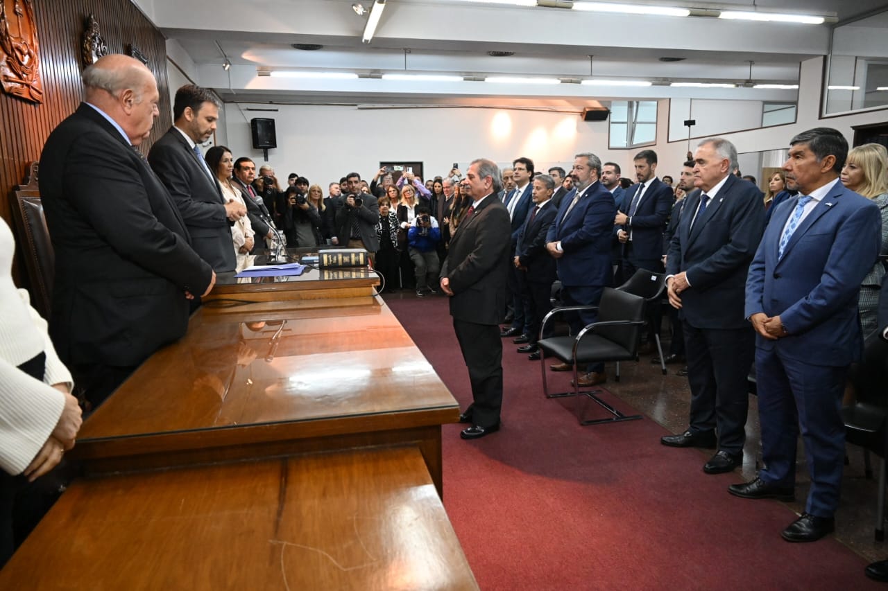 Díaz Vélez juró como magistrado federal del Juzgado Número 3. El subrogó por muchos años el número 2. 