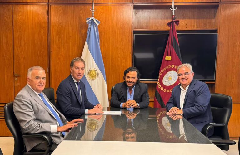 El Gobierno nacional otorga anticipos financieros de hasta $400.000 millones a doce provincias, incluida Tucumán