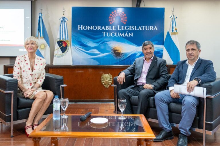 La Legislatura de Tucumán distinguió a Catalina Lonac por su trayectoria empresarial y su aporte a la educación superior