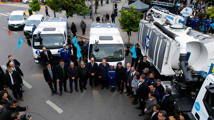 Jaldo celebró el Día del Trabajador Sanitarista y entregó equipamiento para fortalecer la Sociedad Aguas del Tucumán