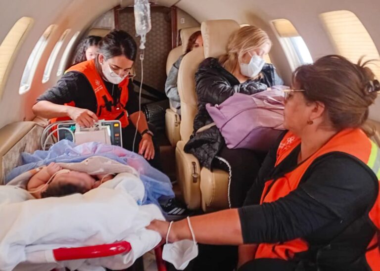 El Avión Sanitario trasladó a un niño de 3 años con leucemia al Garrahan