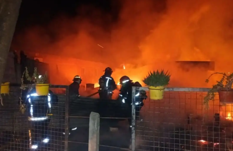 Un joven calcinado y dos heridos en un incendio en Los Nogales