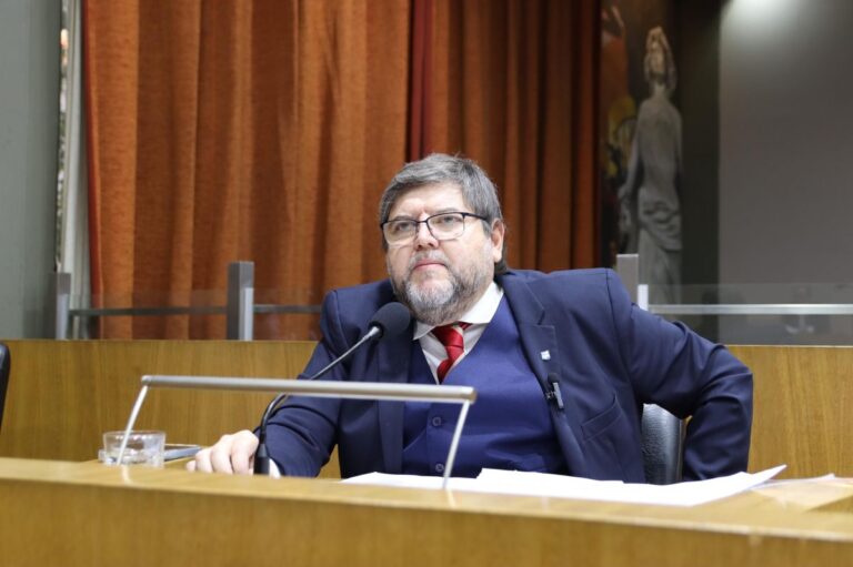 ¿Licencia invernal de cinco días para municipales? La propuesta que invita a preguntarse quién gobierna la capital