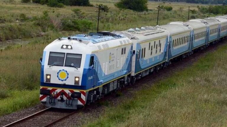 Hacia la transformación urbana: propuestas para revitalizar San Miguel de Tucumán mediante transporte ferroviario y distritos temáticos