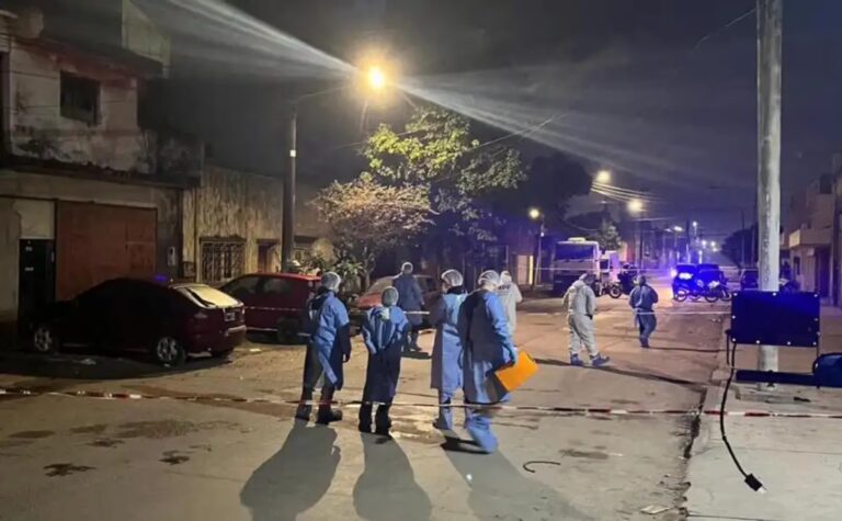 La víctima calcinada en un auto era una mujer en situación de calle con 4 hijos