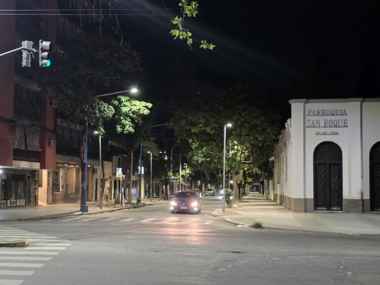 Nuevas obras de iluminación en el Parque 9 de Julio: Mejoran las veredas que flanquean al Sheraton Tucumán