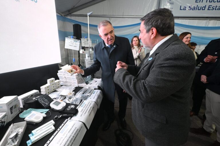 Gestión sanitaria: el Gobierno provincial entregó equipamiento médico e insumos por $2.800 millones para el Siprosa