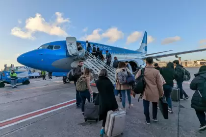 Récord histórico en el aire: casi 24,6 millones de personas volaron en la Argentina durante el primer