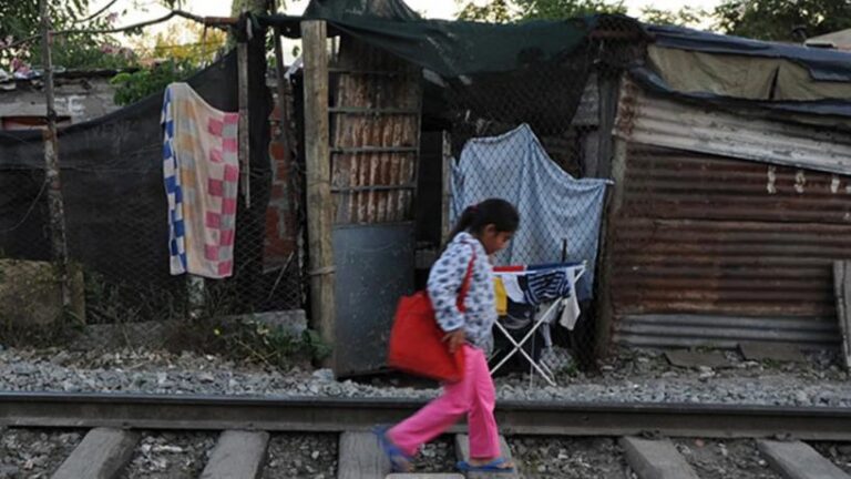 Alerta habitacional: el 60% de los hogares de Tucumán presenta déficit de vivienda o vive en zonas de riesgo ambiental