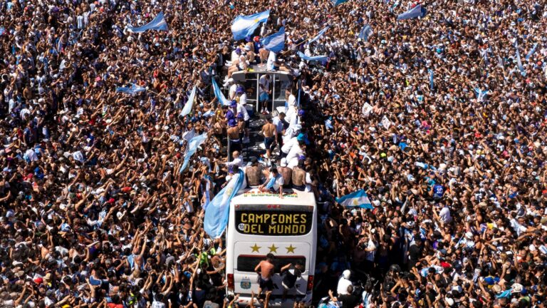 ¿Feriado o día no laborable? El plan del Gobierno para garantizar una movilización histórica sin paralizar la economía