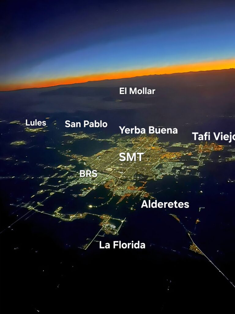 ¡Impactante postal nocturna! Una foto aérea de Tucumán se volvió viral por un detalle que sorprendió a todos