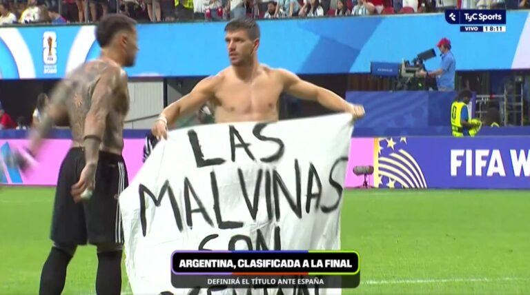 Pese a las advertencias, el reclamo por Malvinas no quedó afuera de los festejos de la Selección