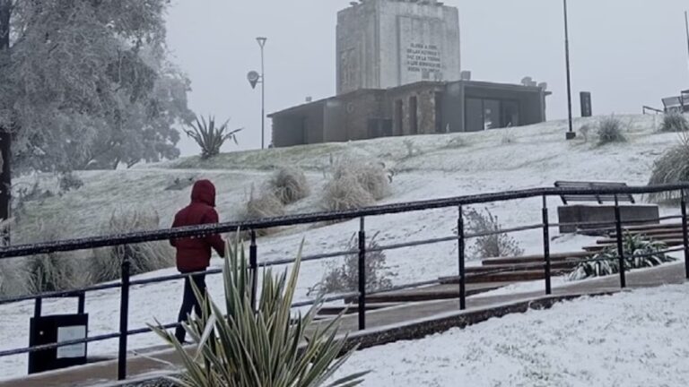 Clima: una intensa ola de frío polar cubre el país y provoca históricas nevadas en Tucumán y Buenos Aires