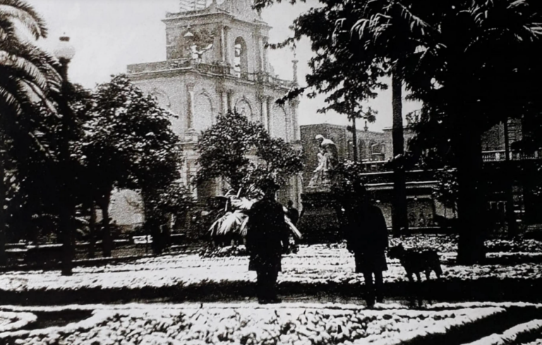 El día que Tucumán se congeló: las impactantes fotos de la histórica nevada de 1920 en el centro provincial
