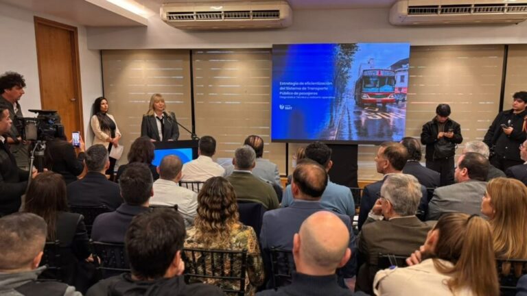 Chahla presentó una reforma integral del transporte y propone reducir de 14 a 7 las líneas de colectivos
