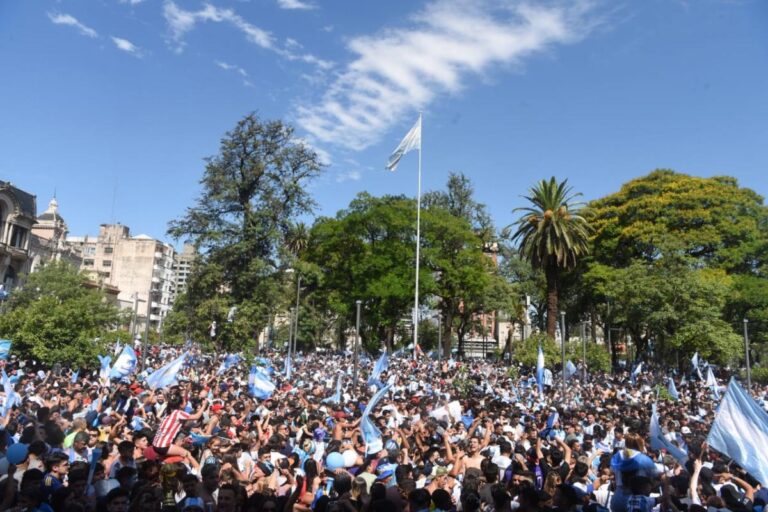 Plaza Independencia peatonal: cómo será el operativo para garantizar festejos familiares y ordenados