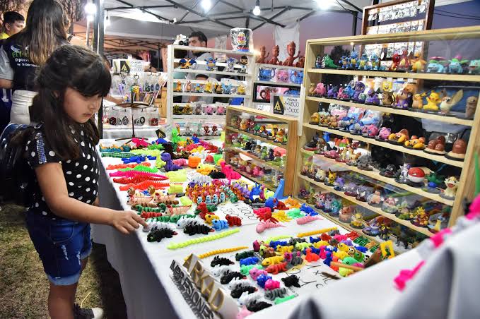 Vacaciones de invierno: Mañana jueves, las plazas de la ciudad se llenan de ferias, food trucks y espectáculos gratis para los chicos